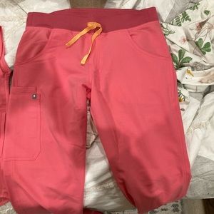 Figs scrubs neon pink kade scrub bottoms size M